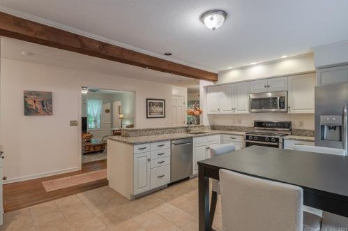 75 Great Ring Rd, Sandy Hook CT 06482-1605 exterior