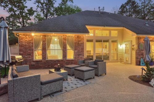 79 Knightsbridge Dr, Conroe TX 77385-3451 exterior