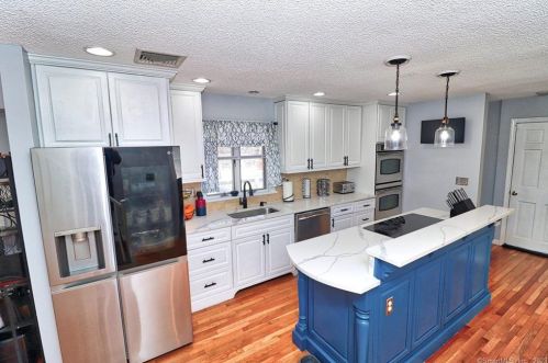 19 Tania Dr, Manchester CT  06040-6824 exterior