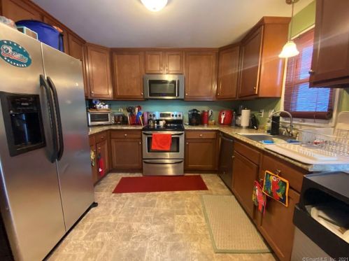 304 East Rd, Bristol CT  06010-6838 exterior