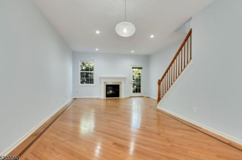 213 Barringer Dr, Nutley, NJ 07110-3924