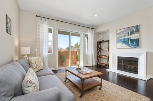 10878 Bloomfield St, North Hollywood, CA 91602-2264