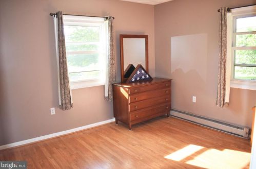 557 Ash St, Strasburg VA  22657-2027 exterior