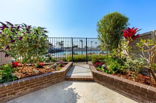 309 Regatta Way, Seal Beach CA  90740-5985 exterior