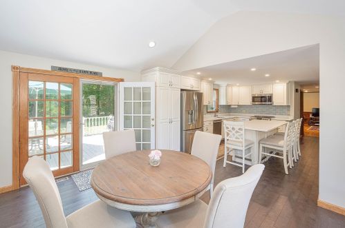 12 Happy Ave, Derry NH  03038-5419 exterior