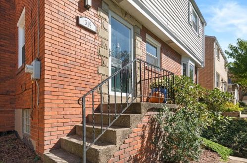 319 Questend Ave, Pittsburgh, PA 15228-2413