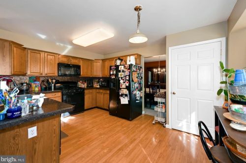 10 Birmingham Dr, Columbus NJ  08022-2342 exterior