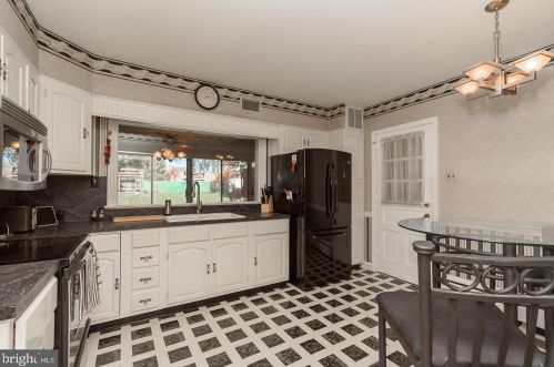 556 Leverington Ave, Philadelphia PA 19128-3314 exterior