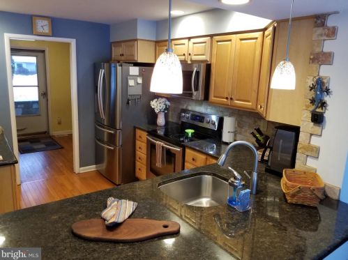 34 Mallard Rd, Southampton, PA 18966-2112
