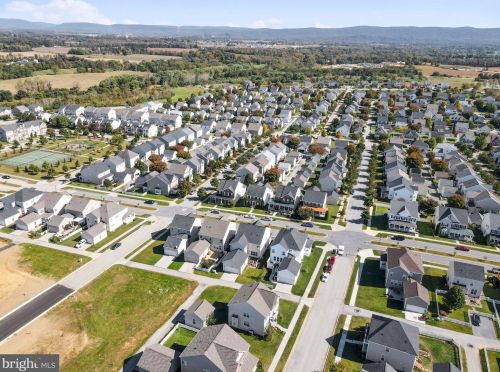 445 Lord Fairfax St, Charles Town WV  25414-2603 exterior