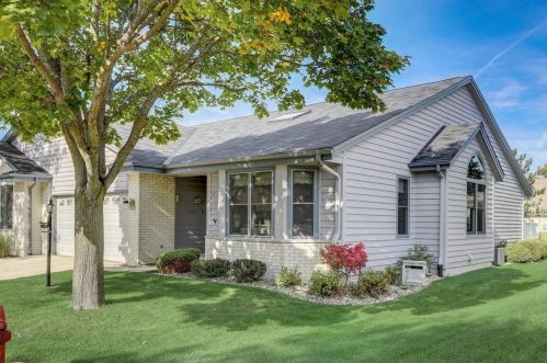 5361 Cambridge Ln, Milwaukee WI 53221-3200 exterior