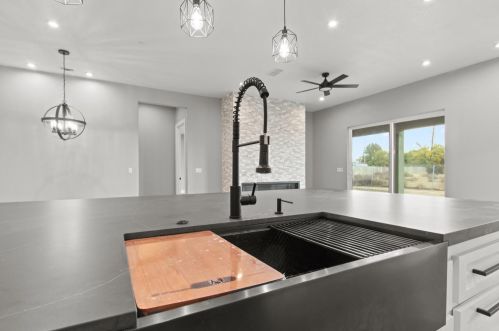 126 Mylnar Ave, Manteca CA  95336-4908 exterior