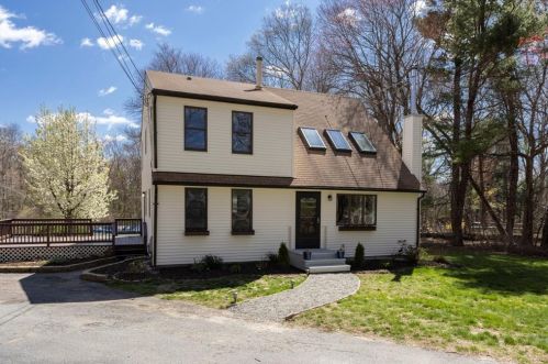 571 Weaver Hill Rd, West Greenwich, RI 02817-2260