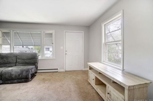 20 Shelley St, Waterbury CT  06705-1127 exterior