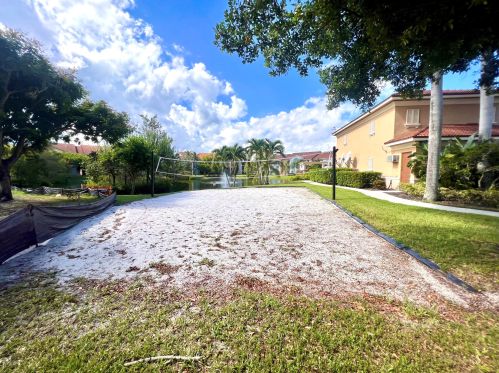 419 Villa Cir, Boynton Beach FL  33435-8911 exterior