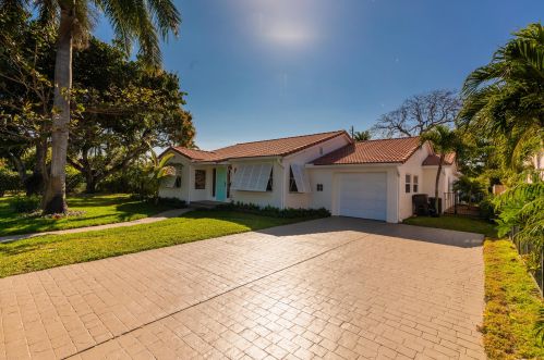 240 Pilgrim Rd, West Palm Beach, FL 33405-3380