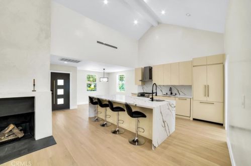 11512 La Maida St, North Hollywood CA  91601-4323 exterior