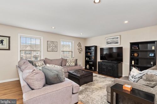 262 Melbourne Ln, Navy Sup Dpt PA  17055-6674 exterior