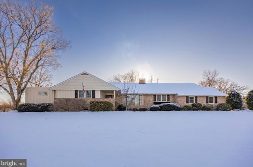 1040 Timber Ln, Pottstown, PA 19464-2914