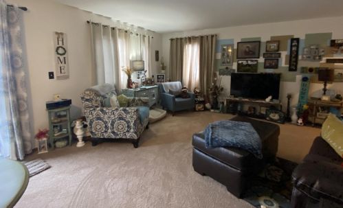 8030 Manor Cir, Milwaukee WI  53223-6228 exterior
