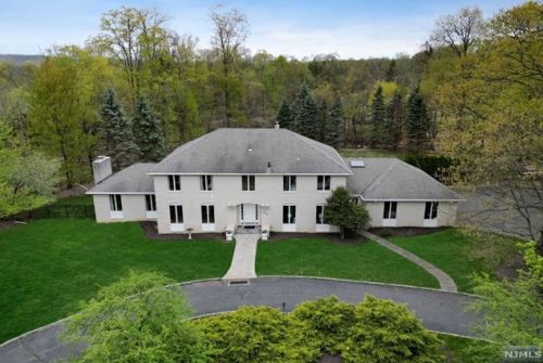 846 Iron Latch Rd, Franklin Lakes, NJ 07417-1434
