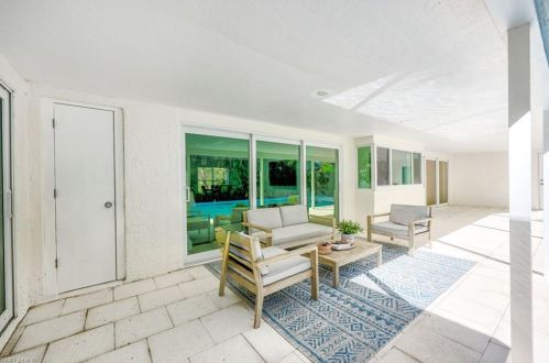 300 Country Clb Dr, Naples FL 34110-1144 exterior