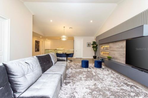 8035 Chilton Dr, Orlando FL 32836 exterior