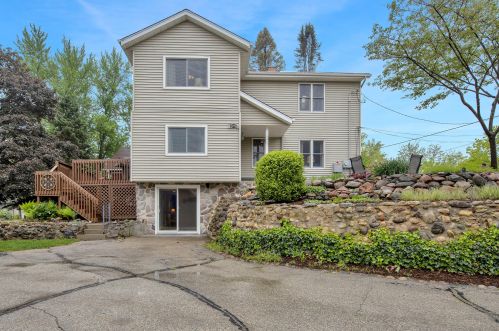 6613 Heidelberg Cir, Waterford, WI 53185-2516