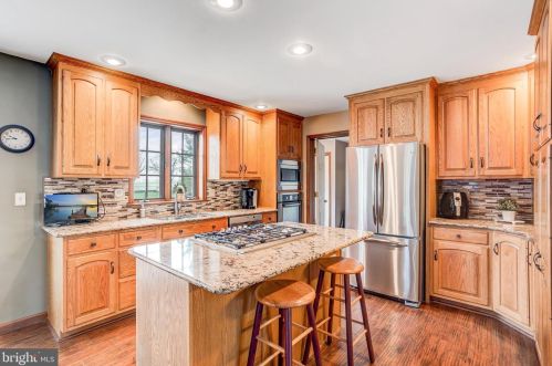 75 Maple Ave, Bareville PA  17540-9602 exterior