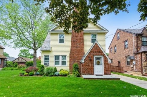 75 Marshall Ave, Floral Park, NY 11001-3234