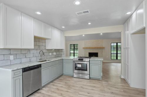 2132 Pembrooke Pl, Denton TX  76205-8208 exterior