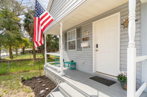 911 Davis Hwy, Pensacola, FL 32501-3247