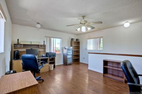 6908 Tanglewood Rd, San Diego CA  92111-4123 exterior