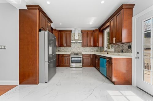 260-14 83rd Ave, Floral Park NY  11004-1604 exterior