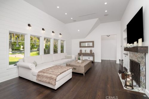 864 Kenneth Rd, Glendale CA  91202-1448 exterior