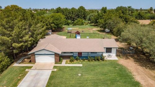 7340 Griffin Ln, Glendale, AZ 85303-3901