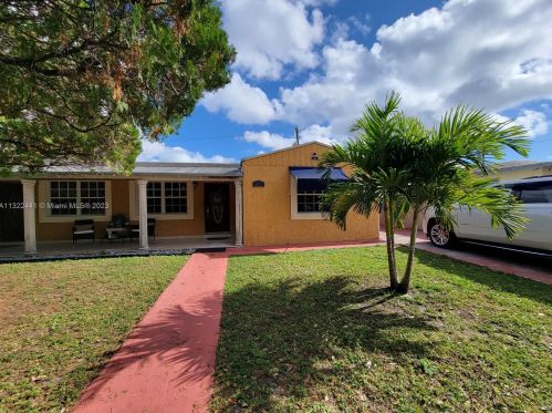 17 Suffolk Ave, Hialeah FL  33010-5035 exterior