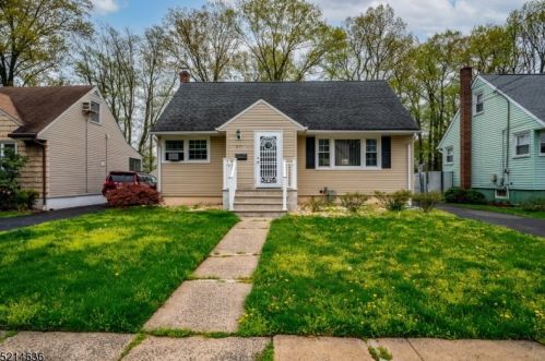521 6th Ave, Roselle, NJ 07203-2349