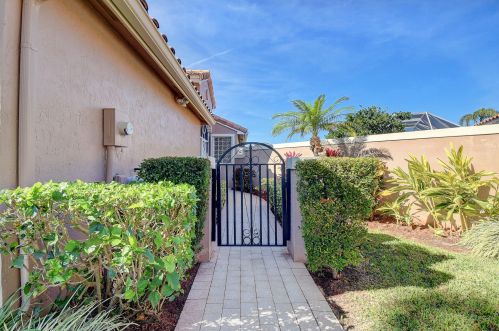 7181 Foxworth Ct, Boynton Beach FL  33437-6455 exterior