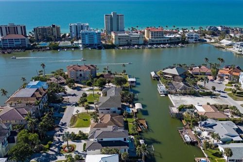 319 Lagoon Ave, Naples, FL 34108-2316