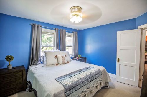 208 Lawrence Rd, Salem NH  03079-3905 exterior