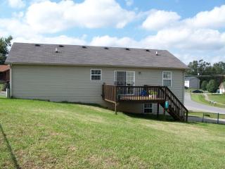 101 Joy Ct, Radcliff KY  40160-9408 exterior