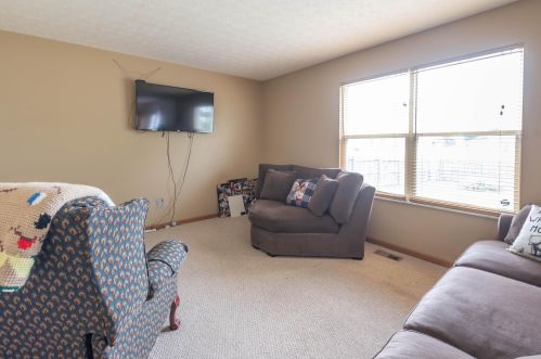 1074 Keny Blvd, London OH  43140-8417 exterior