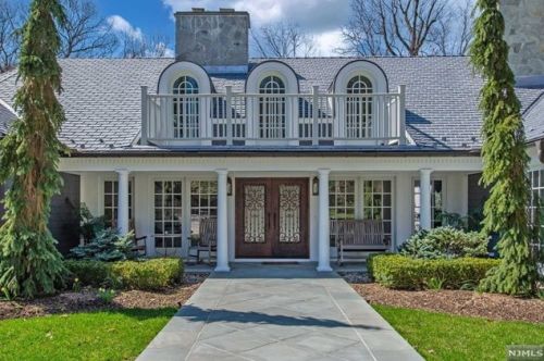 100 Fox Hedge Rd, Upper Saddle River, NJ 07458-2706