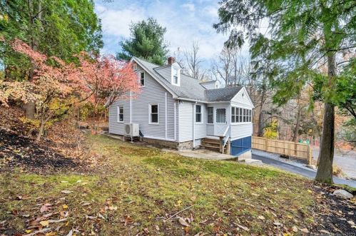346 Middlebury Rd, Waterbury CT  06762-2601 exterior