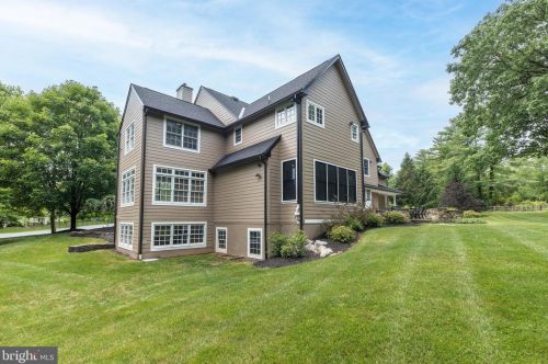 10 Devonshires Ct, Blue Bell PA  19422-2560 exterior