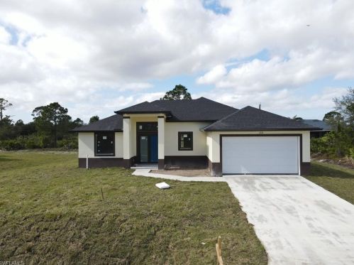 1221 Mckinley Ave, Lehigh Acres, FL 33972-7370