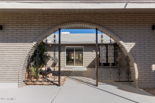 10402 Twin Oaks Dr, Sun City, AZ 85351-1862