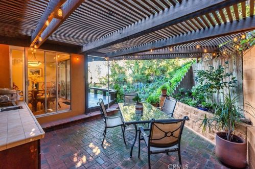 3870 Carpenter Ave, North Hollywood CA  91604-3729 exterior