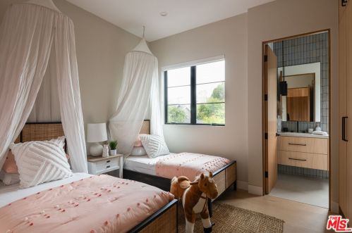 4552 Wortser Ave, North Hollywood CA  91604-1015 exterior